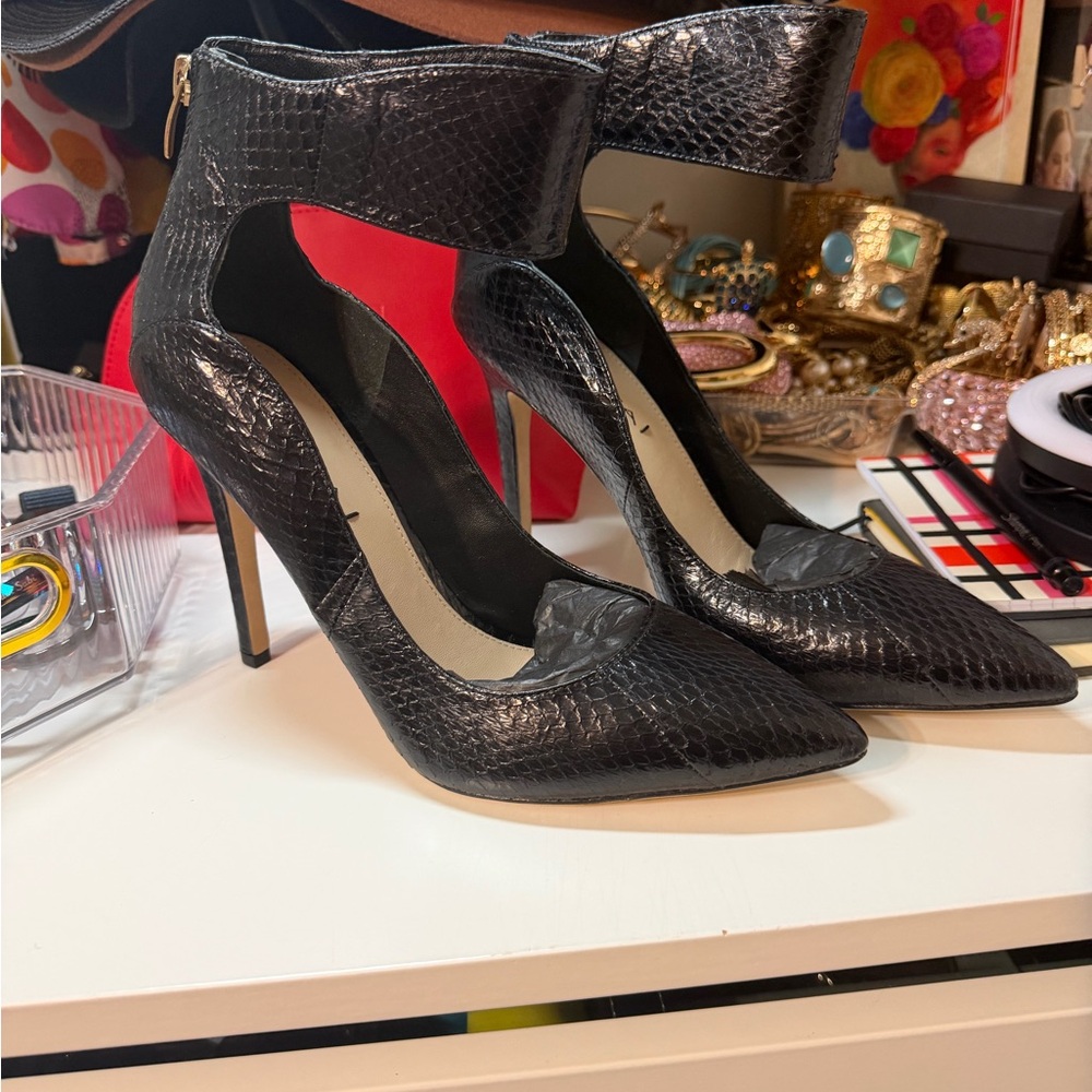 Via Spiga Black Textured Heels